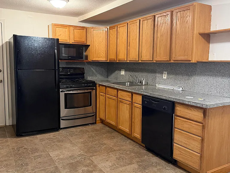 12 Tiffany Rd #3 — Photo 4