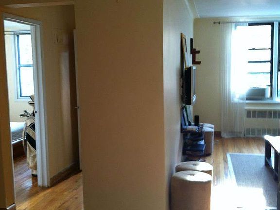 Living room/hallway/bedroom