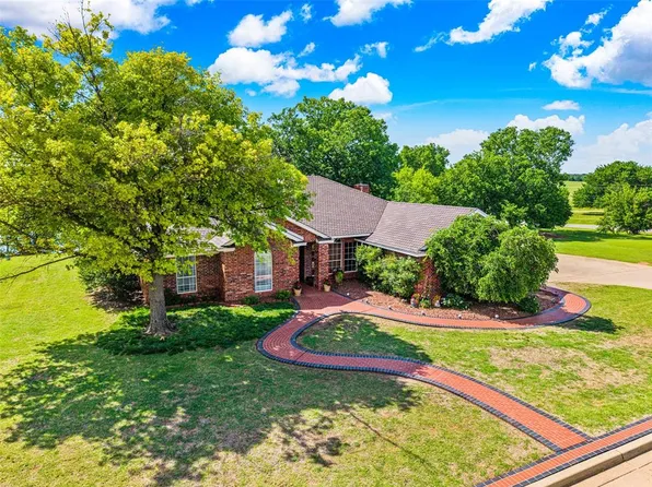 2102 Lakewood Dr, Chickasha, OK 73018