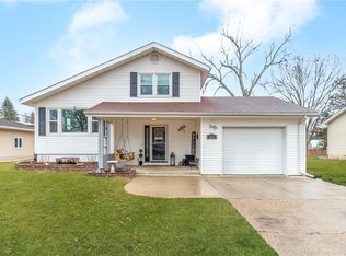 912 15th St, Perry, IA 50220