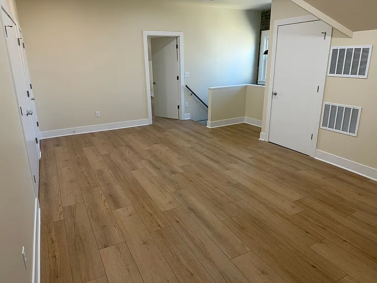 815 E Locust St — Photo 11