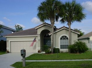 7125 Lake Island Dr, Lake Worth, FL 33467