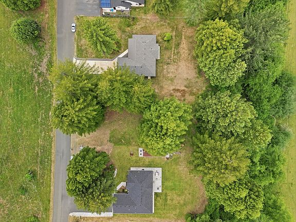 5th image of 27-27 Skookum Ln