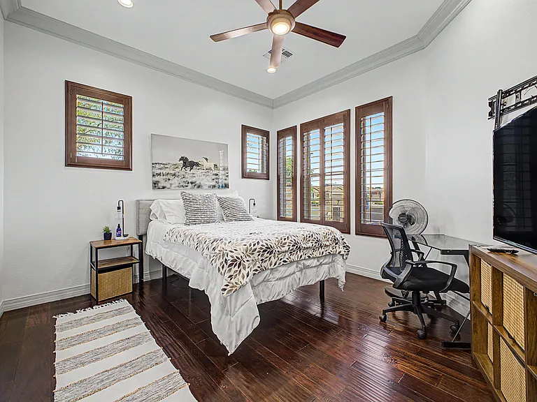 3560 E Ironside Ln — Photo 12