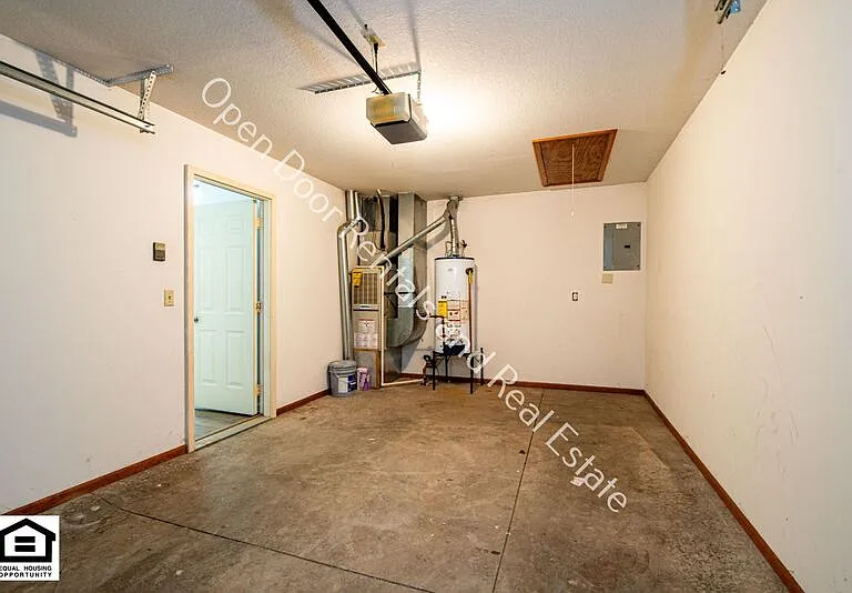 1525 Flagstone Dr — Photo 21
