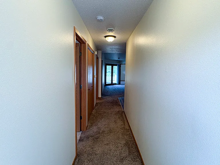 1012 W Shorewood Dr — Photo 9