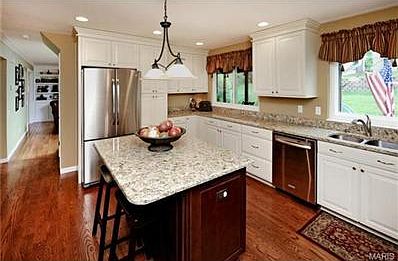 4th image of 2115 Pardoroyal Dr