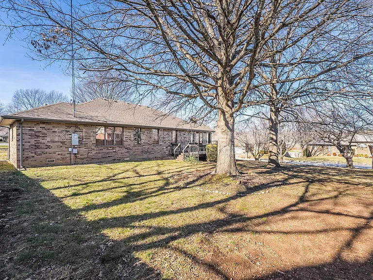 1868 S White Oak Ave — Photo 35