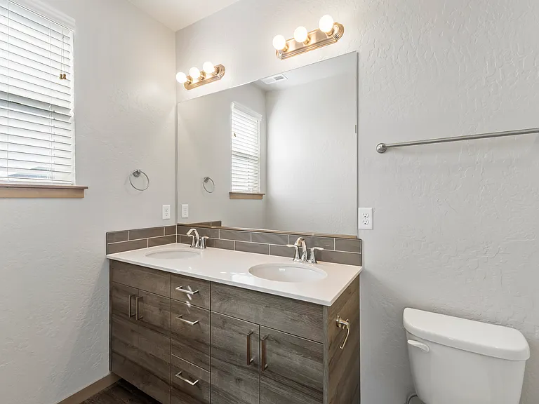 1366 Sq Ft Primary Bathroom