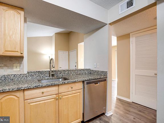 4th image of 1543 Lincoln Way #301B