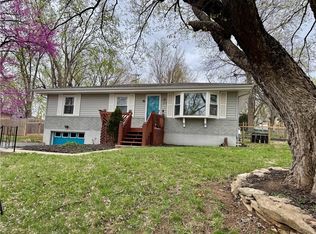 824 E 6th St, Tonganoxie, KS 66086