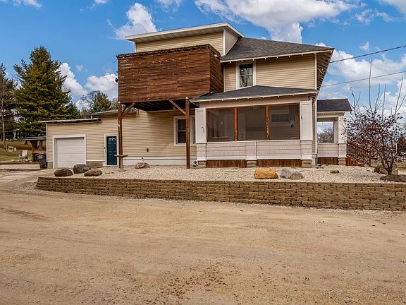 3rd image of 881 Parkview Dr