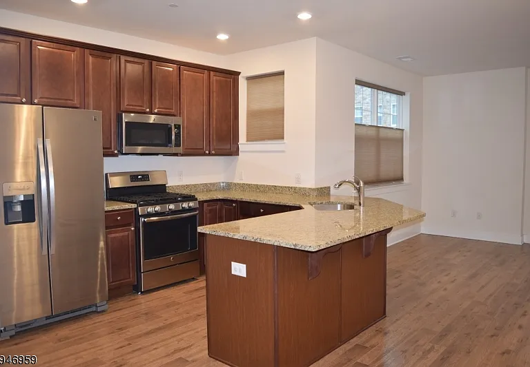 229 Parkview Ln — Photo 2