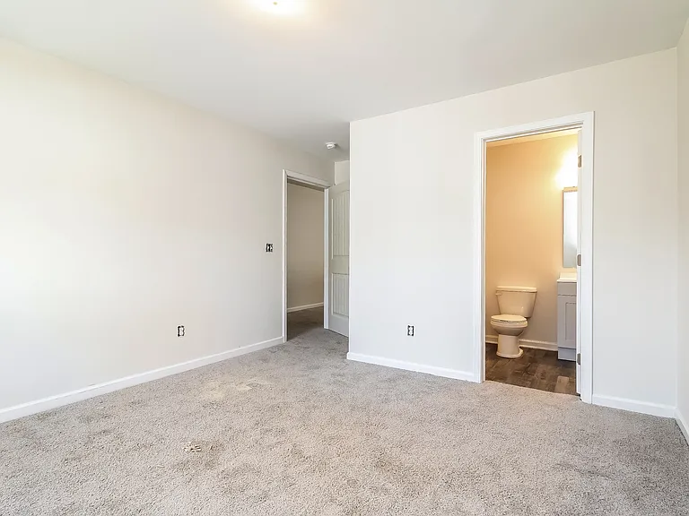 219 Royal Way — Photo 9