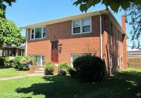 2nd image of 1915 S Lorton St