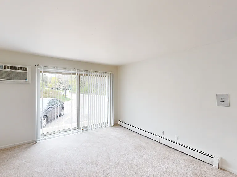 Denway Circle Apartments — Photo 20