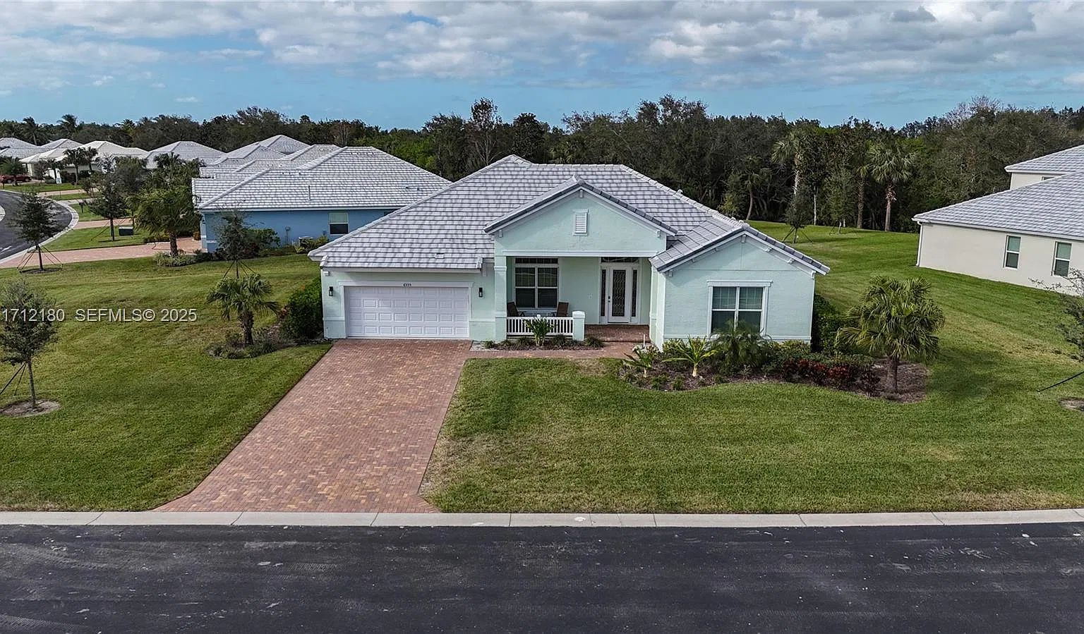 4 bed, 2.5 bath, 2242 sqft, $3,950 — Photo 3