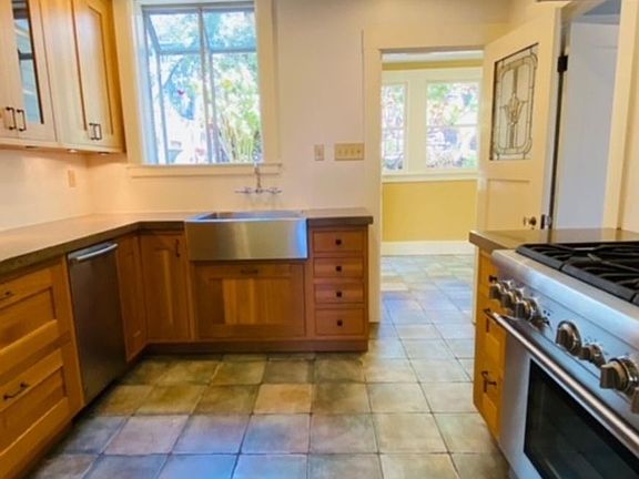 5th image of 756 Chenery St #756