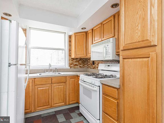 5th image of 8013 Montague St