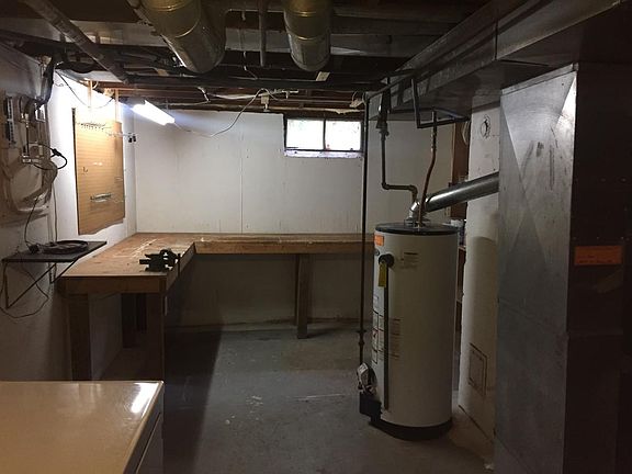 3rd image of 2107 Tremont Blvd NW