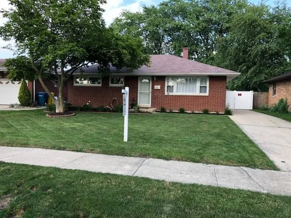 831 N Jay Ave, Griffith, IN 46319