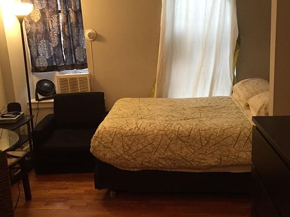 5th image of 324 1/2 E 8th St APT 3A