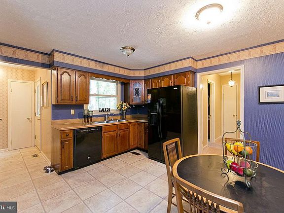 4th image of 149 Old Forest Cir