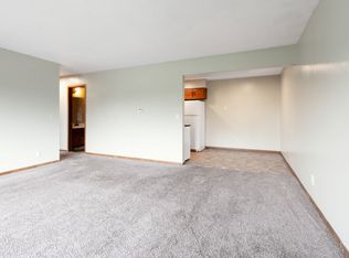 1147 Ravenwood Rd APT 1A, Waterloo, IA 50702