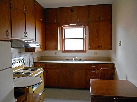 5th image of 3706 S Central Ave