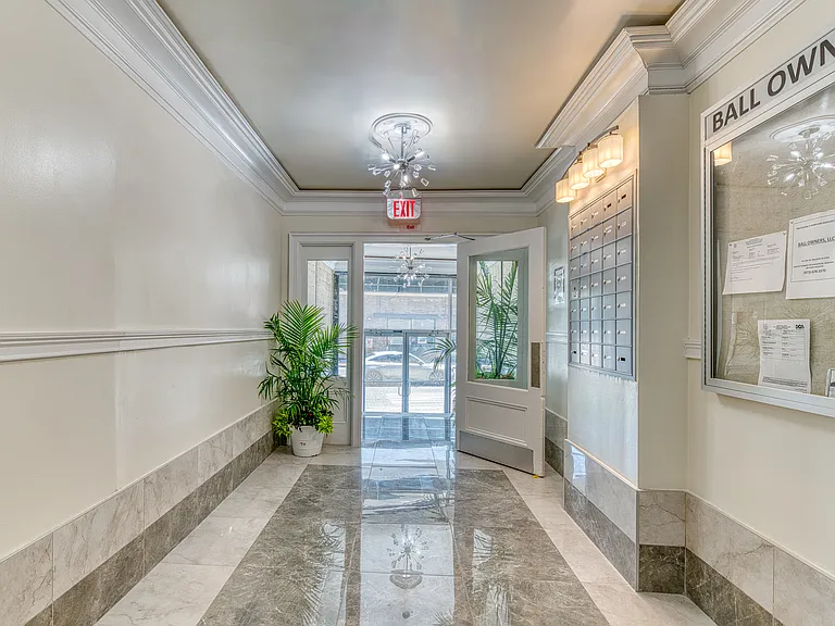 155 EVERGREEN PLACE — Photo 1