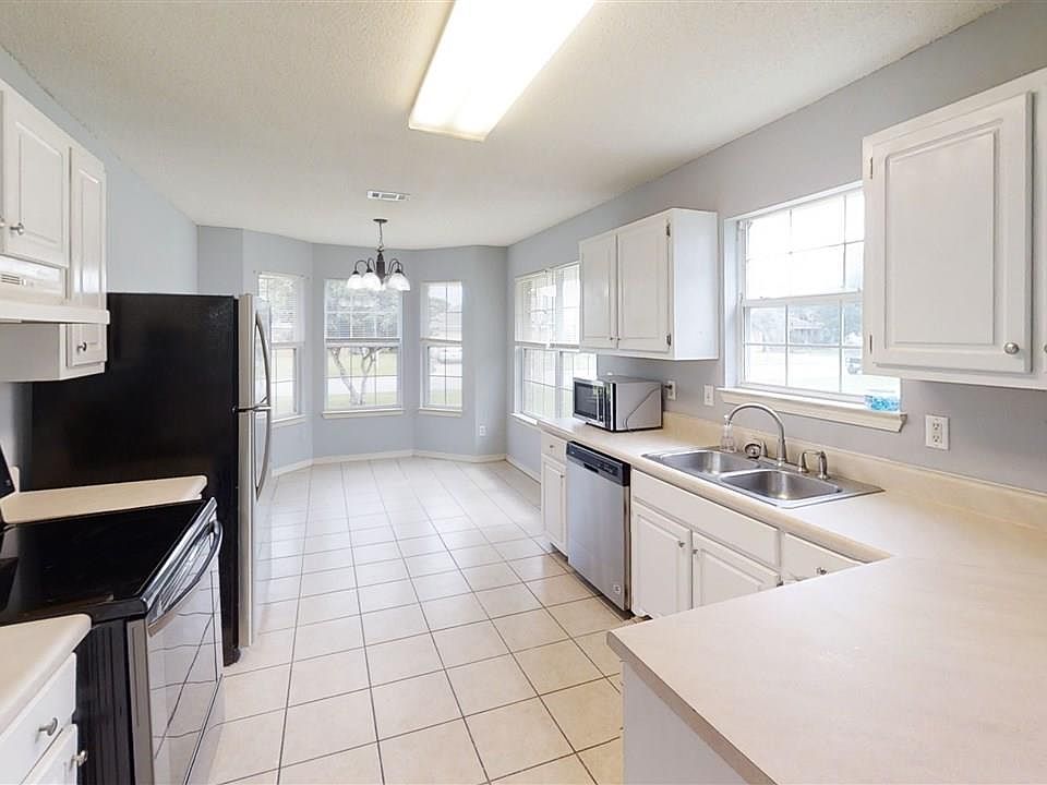 1st image of 4009 Lochmoor Dr