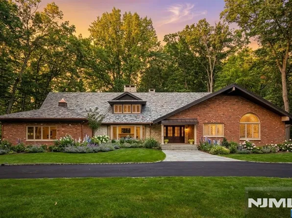 17 Deerhill Drive, Ho-Ho-Kus, NJ 07423