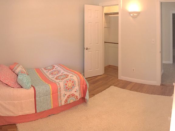 11' x 10' bedroom
