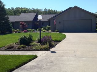 32697 Briarwood Dr, North Ridgeville, OH 44039