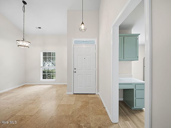 4th image of 2704 Manor Court