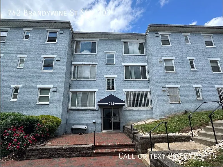 742 Brandywine St SE #303 — Photo 8