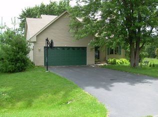 246 Briar Cliff St SW, Poplar Grove, IL 61065