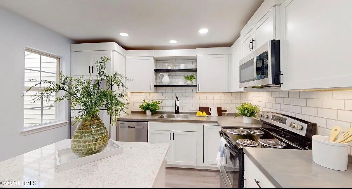 3 bed, 2.5 bath, 1261 sqft, $2,200 — Photo 3