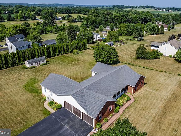 4th image of 469 Gault Rd