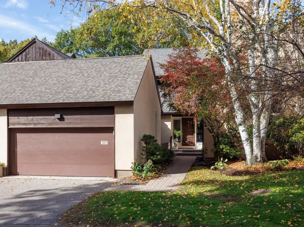 301 Goddard Ave Unit 301, Brookline, MA 02445