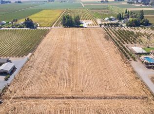 9514 E Peltier Rd, Acampo, CA 95220