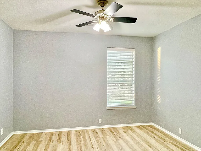 714 Honeysuckle Vine Dr — Photo 10