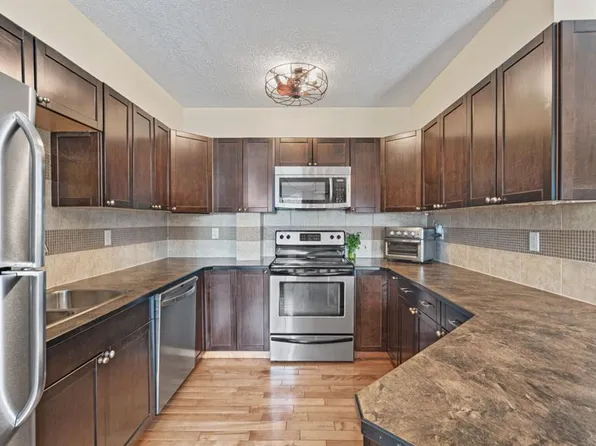 50 S 8th Ave SE #8, High River, AB T1V 1E8