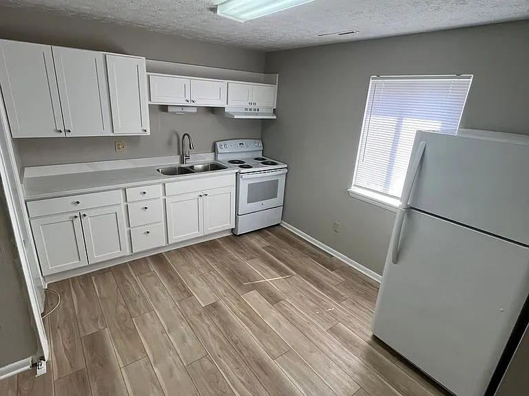 8917 Middlebranch Ave NE — Photo 1