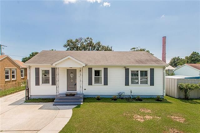 1st image of 17 W Chalmette Cir