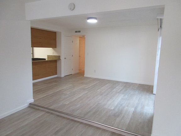 4th image of 10168 Crawford Way