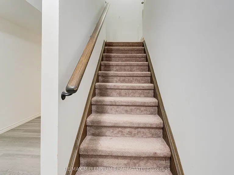 481 Bessborough Dr — Photo 7