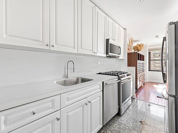 3rd image of 180 W End Ave APT 20F