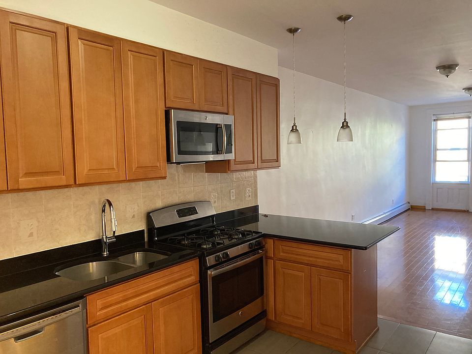 1st image of 288 Linden St #3