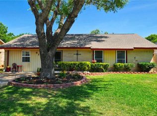 611 Idlewilde Dr, Lewisville, TX 75067
